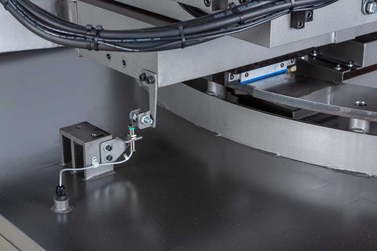 JET MBS-1832DAS Ленточнопильный станок с автоматическим поворотом пильной рамы